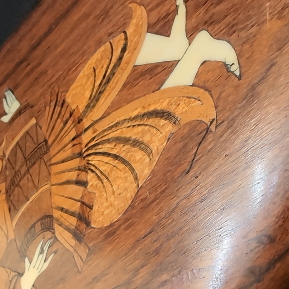 VGT, Rosewood Set Of 2 Oval Marquetry Wall Plaques with South Indian Man/Woman. - Picture 8 of 15